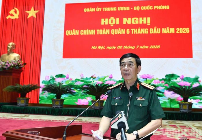 Đại tướng Phan Văn Giang, Phó Thủ tướng Chính phủ, Bộ trưởng Quốc phòng phát biểu tại Hội nghị.