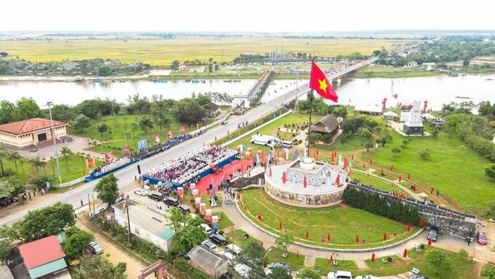 Khu di tích quốc gia đặc biệt Đôi bờ Hiền Lương-Bến Hải.
