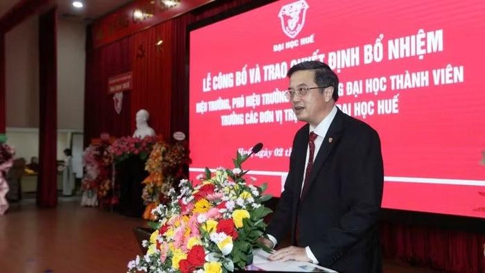 Giáo sư, Tiến sĩ Nguyễn Vũ Quốc Huy, Quyền Giám đốc Đại học Huế phát biểu tại buổi lễ.
