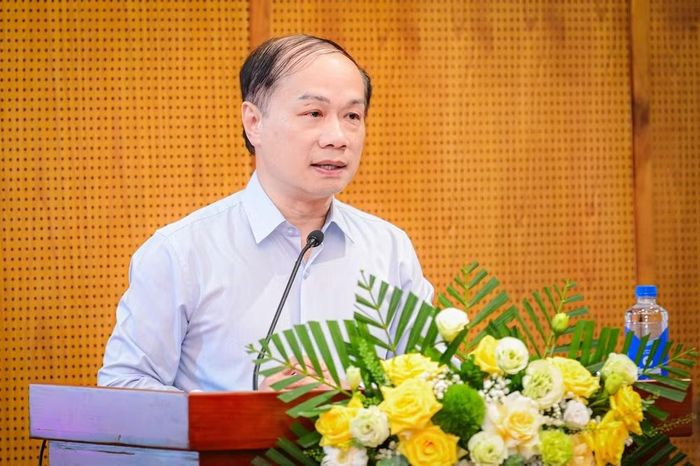 Đồng chí Phạm Tất Thắng trình bày báo cáo sơ kết 6 tháng đầu năm. (Ảnh: BẢO LONG)