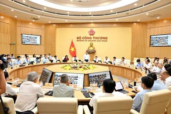Bộ Công thương tổ chức Hội nghị giao ban tháng 6 nhằm đánh giá kết quả thực hiện nhiệm vụ 6 tháng đầu năm và triển khai các nhiệm vụ trọng tâm cho nửa cuối năm 2026.