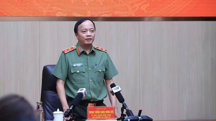 Trung tướng Đặng Hồng Đức kết luận họp báo.