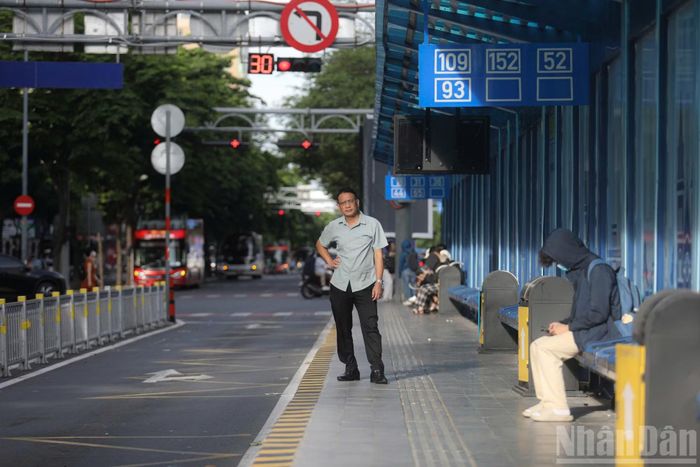 Miễn phí nhưng phải sạch-đẹp hơn, chính vì vậy, khu vực nhà chờ xe buýt đã được chỉnh trang lại sạch sẽ để người dân có thể ngồi chờ xe với cảm giác thoải mái.