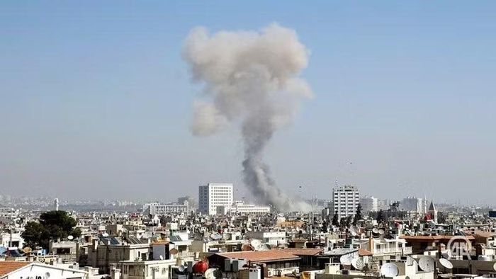 Khói bốc từ vụ đánh bom ở Syria. (Nguồn: Bộ Nội vụ Syria)