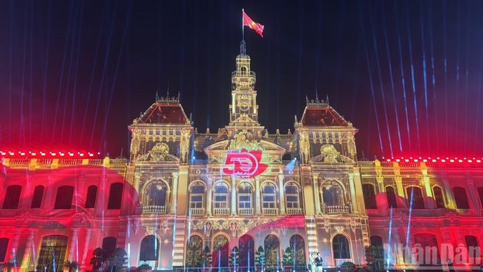 Lãnh đạo Thành phố Hồ Chí Minh nhấn mạnh, nghệ thuật luôn có sức mạnh đặc biệt. Bằng sự hòa quyện giữa nghệ thuật biểu diễn đương đại và công nghệ trình chiếu 3D Mapping, mặt tiền trụ sở Ủy ban nhân dân Thành phố sẽ trở thành một không gian nghệ thuật của ánh sáng và cảm xúc.