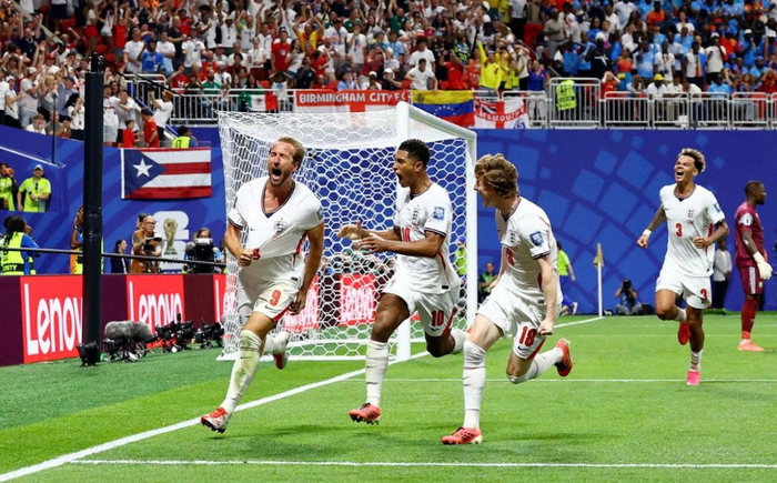 Harry Kane cùng đồng đội ăn mừng bàn thắng ghi vào lưới CHDC Congo. Ảnh: Reuters 