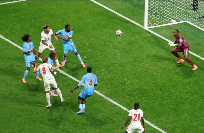 Harry Kane đánh đầu cận thành quân bình tỷ số 1-1 cho tuyển Anh. Ảnh: Reuters 