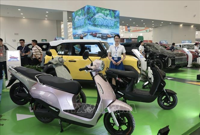 Gian trưng bày xe điện Vinfast tại Triển lãm Quốc tế VIETBUILD Hà Nội 2026. Ảnh: TTXVN