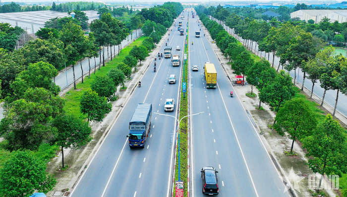 Các tuyến giao thông cửa ngõ của thành phố được mở rộng, tăng cường kết nối khu vực lân cận.