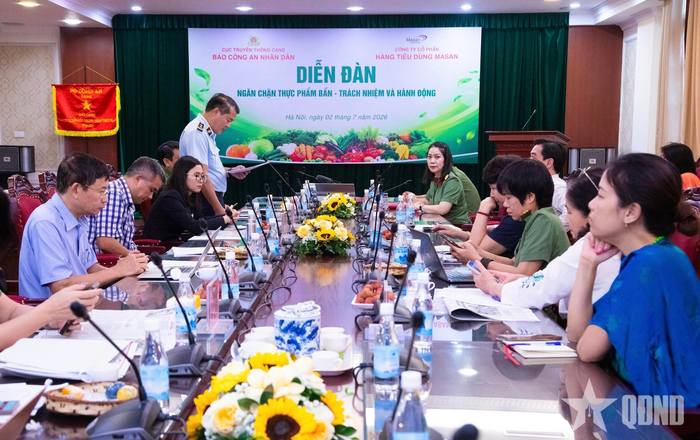 Quang cảnh diễn đàn.