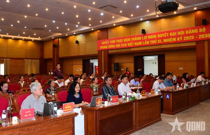 Các đại biểu dự tọa đàm.