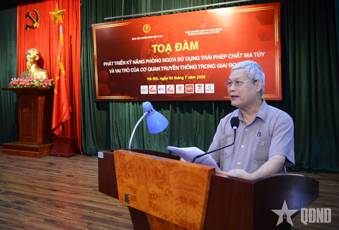 Đại tá Đỗ Phú Thọ phát biểu tại tọa đàm.