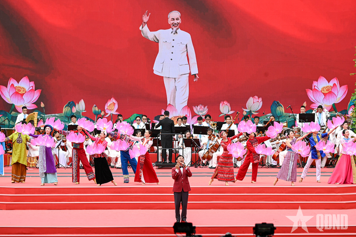 Chương trình văn nghệ tại lễ kỷ niệm.