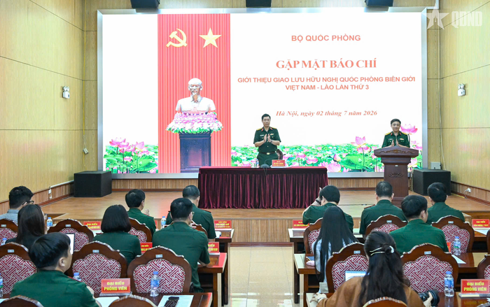 Quang cảnh cuộc gặp mặt báo chí tại Hà Nội chiều 2-7. Ảnh: NGÔ VIỆT TRUNG