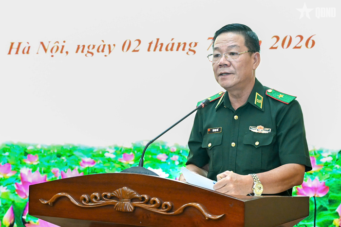 Thiếu tướng Văn Ngọc Quế, Phó chủ nhiệm Chính trị Bộ đội Biên phòng chia sẻ về các hoạt động hợp tác ở biên giới Việt Nam-Lào và công tác chuẩn bị cho chương trình Giao lưu. Ảnh: NGÔ VIỆT TRUNG
