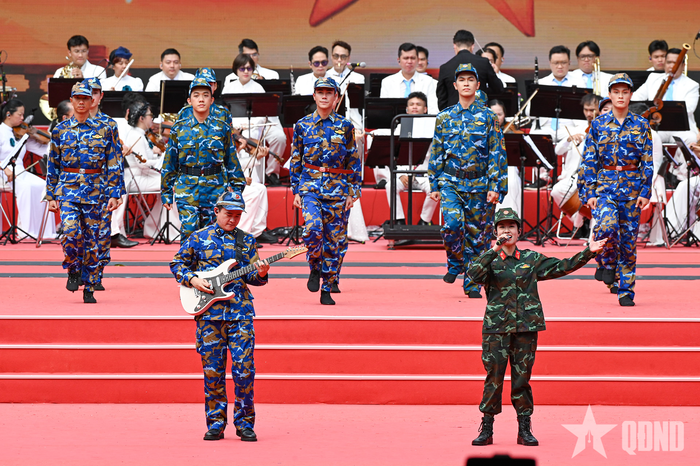  Liên khúc "Biển, mặt đất và bầu trời".