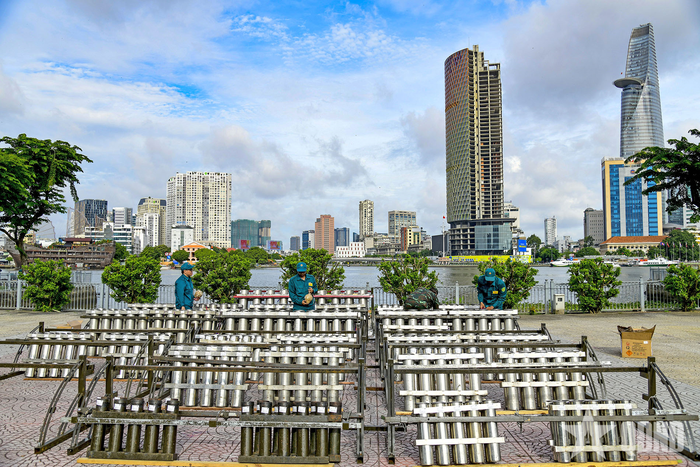 Với sự chuẩn bị kỹ lưỡng cùng công nghệ bắn hiện đại, màn pháo hoa tại điểm bắn đầu hầm vượt sông Sài Gòn hứa hẹn sẽ mang đến cho người dân thành phố màn trình diễn pháo hoa đặc sắc.