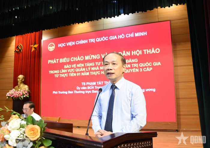 TS Phạm Tất Thắng phát biểu khai mạc và đề dẫn hội thảo.