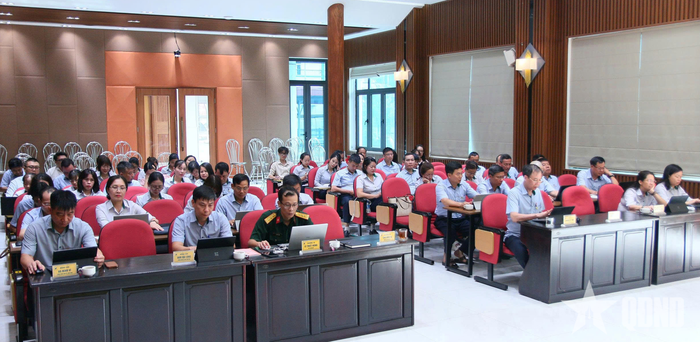  Các đại biểu dự tọa đàm. 