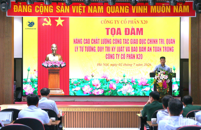  Đồng chí Hà Minh Vĩ, Trưởng phòng Chính trị - Hành chính, Công ty Cổ phần X20 tham luận tại tọa đàm. 