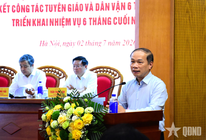  Đồng chí Phạm Tất Thắng, Ủy viên Trung ương Đảng, Phó trưởng ban Thường trực Ban Tuyên giáo và Dân vận Trung ương báo cáo kết quả, phương hướng công tác tuyên giáo và dân vận. 