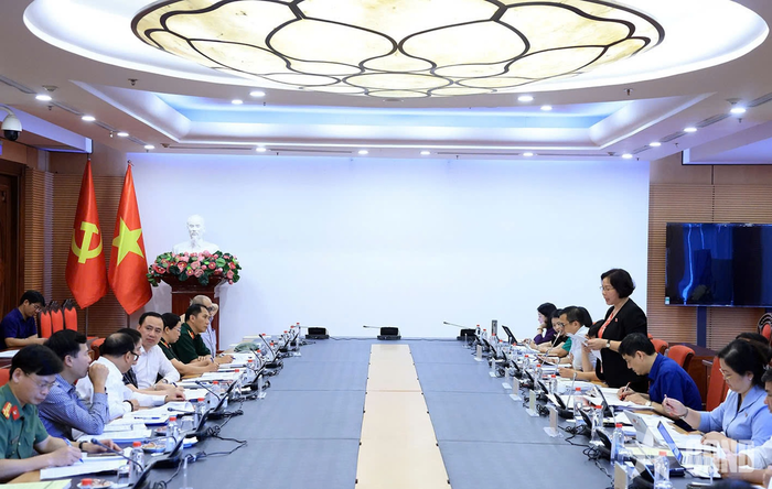  Quang cảnh phiên họp.
