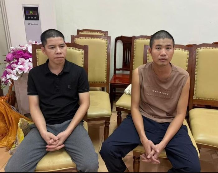 Hai đối tượng Đào Huy Đức và Lại Văn Hưng tại cơ quan Công an.