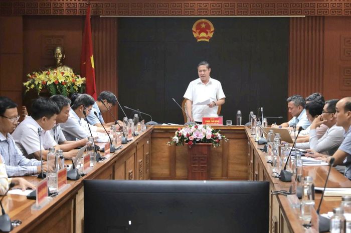 Phó Chủ tịch UBND thành phố Phan Thái Bình phát biểu tại buổi làm việc.