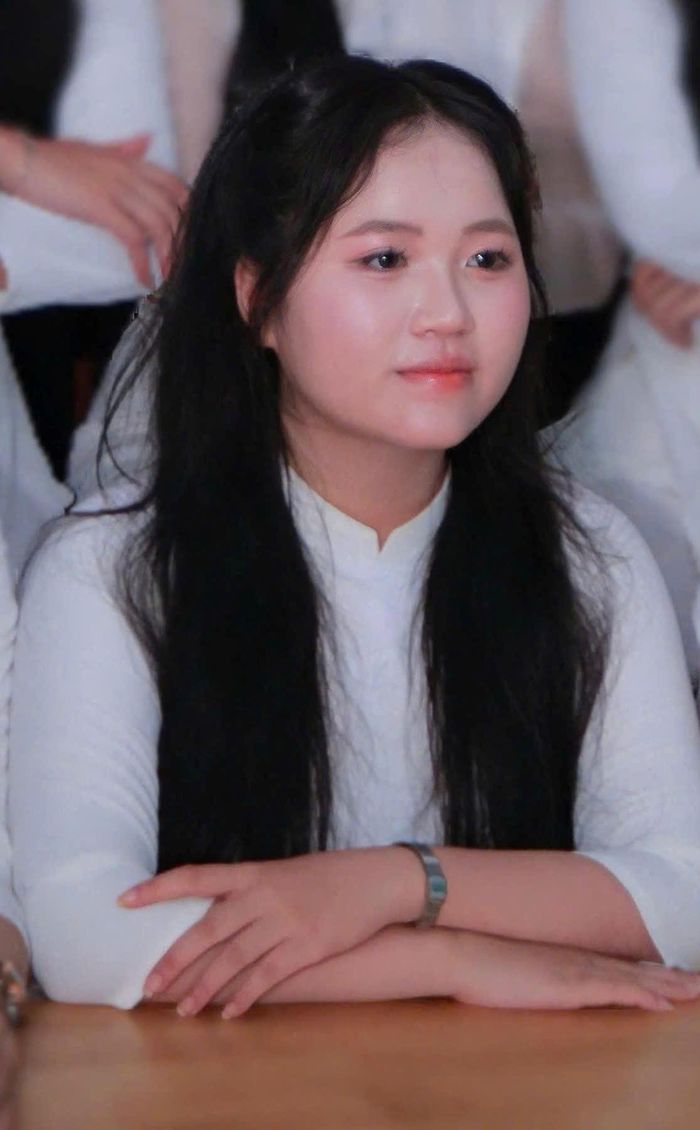 Nữ sinh Trần Hà Yên
