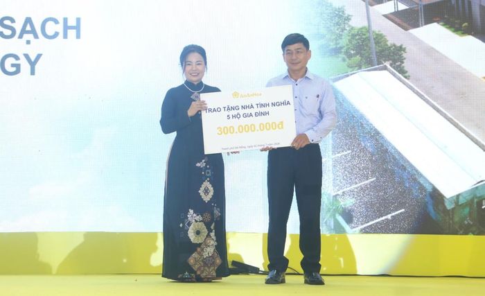 Lãnh đạo An An Hòa Group trao tặng 5 căn nhà tình nghĩa cho người dân xã Núi Thành.