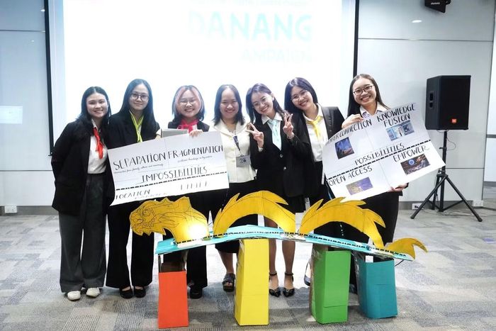Nhóm của Diệp giành chiến thắng trong buổi thuyết trình trước Sở Du lịch Đà Nẵng trong môn học Sáng tạo nội dung số, bằng cách định vị Đà Nẵng từ điểm đến nghỉ dưỡng đơn thuần thành trung tâm du lịch y tế hàng đầu. (Nguồn: RMIT)