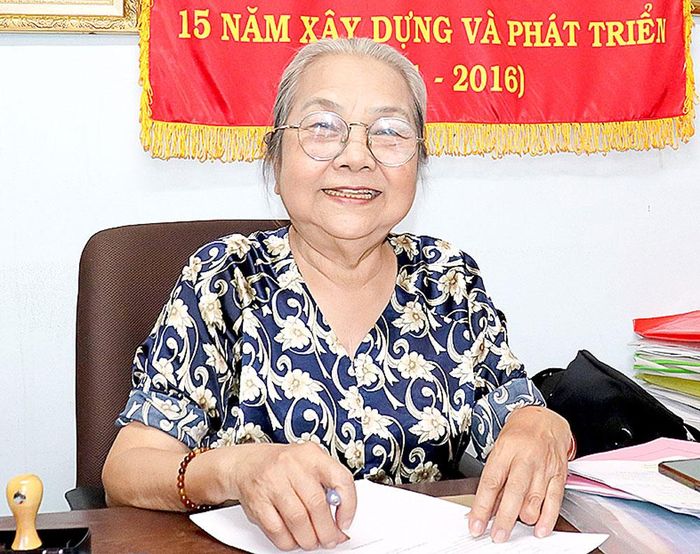  Bà Hoàng Thị Khánh 