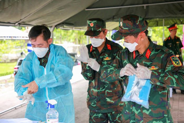 Các lực lượng lấy mẫu giám định ADN tại Nghĩa trang TPHCM 