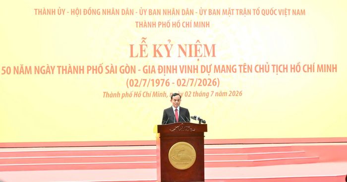  Bí thư Thành ủy TPHCM Trần Lưu Quang đọc diễn văn Lễ kỷ niệm 50 năm Ngày Thành phố Sài Gòn - Gia Định vinh dự mang tên Chủ tịch Hồ Chí Minh. Ảnh: VIỆT DŨNG 