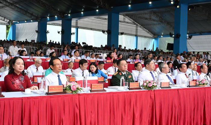  Các đồng chí lãnh đạo, nguyên lãnh đạo Đảng, Nhà nước, Ủy ban Trung ương MTTQ Việt Nam dự lễ kỷ niệm. Ảnh: VIỆT DŨNG 