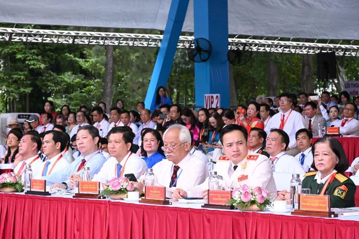  Đại biểu dự Lễ kỷ niệm 50 năm Ngày Thành phố Sài Gòn - Gia Định vinh dự mang tên Chủ tịch Hồ Chí Minh. Ảnh: VIỆT DŨNG 