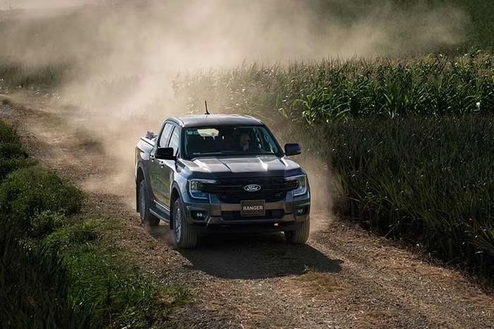 Ranger Wildtrak được phát triển như một giải pháp di chuyển toàn diện, cân bằng giữa nhu cầu công việc và phong cách sống, đáp ứng kỳ vọng ngày càng cao của khách hàng hiện đại. Với thiết kế mạnh mẽ, Ranger sở hữu cabin rộng rãi và thoải mái, đồng thời vẫn duy trì khả năng chở tải ấn tượng.