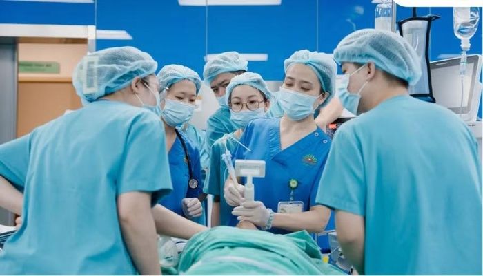 Ê- kíp gây mê cho bệnh nhân - Ảnh BVCC
