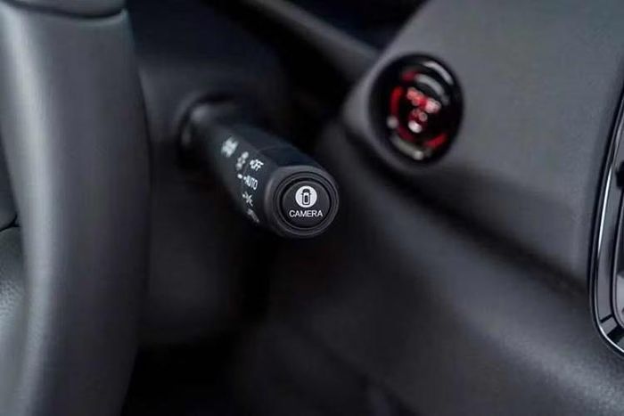 Honda City sedan có kích thước dài 4.553 mm, rộng 1.748 mm, cao 1.467 mm, trục cơ sở 2.589 mm. Bản hatchback dài 4.369 mm, rộng 1.748 mm, cao 1.501 mm, trục cơ sở tương tự 2.589 mm. Cả hai đều có bình nhiên liệu 40 lít.