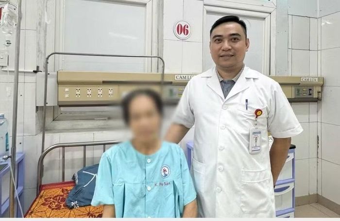 Sau phẫu thuật, người bệnh tỉnh táo và tiếp tục được theo dõi.