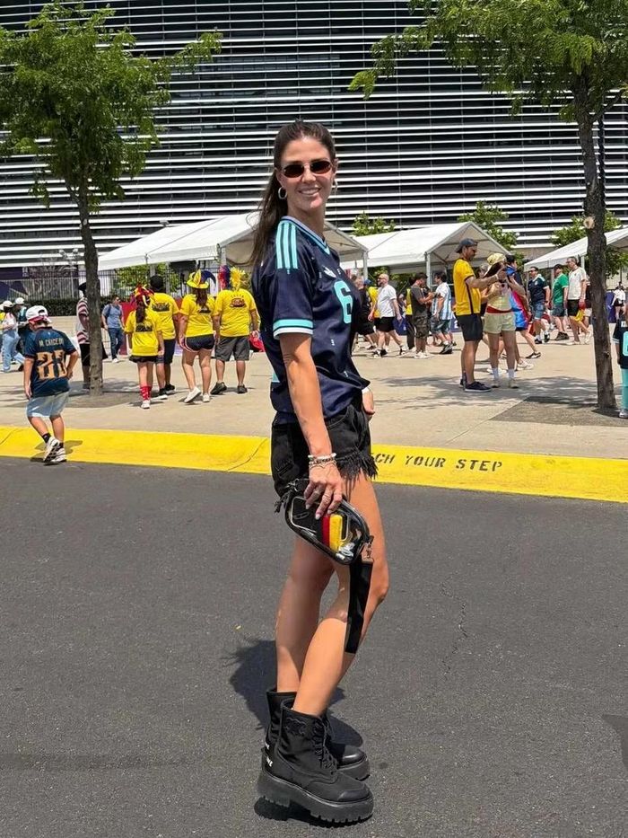 Nàng WAG Lina Kimmich, vợ tiền vệ Joshua Kimmich, đến cổ vũ tuyển Đức trong hành trình tại World Cup 2026.