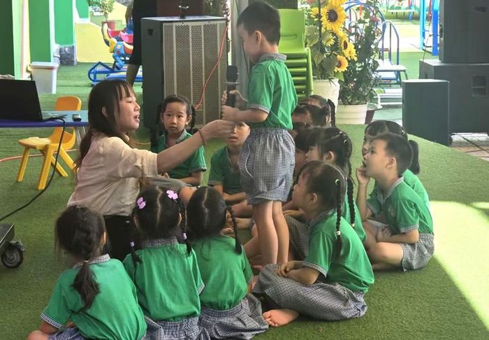 Cô và trò tại Trường Mầm non Rạng Đông, phường Tân An, TP Cần Thơ. Ảnh: Nguyên Việt.