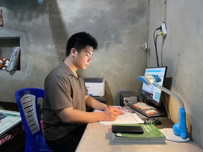 Em Lương Trung Kiên đã nỗ lực học tập, trở thành thí sinh có điểm cao nhất tỉnh Thái Nguyên tại Kỳ thi tốt nghiệp THPT năm 2026.