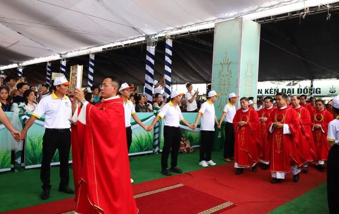 Nghi lễ sắp diễn ra.