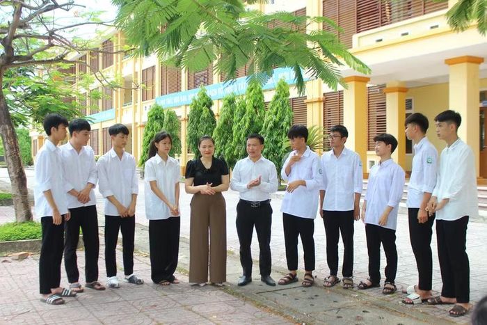 Tại Kỳ thi tốt nghiệp THPT, lớp 12A6 có 9 em đạt 10 điểm môn Toán.