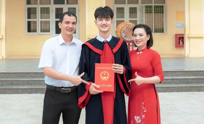 Em Phạm Hoàng Nguyên, dự thi vào lớp chuyên Toán, Trường THPT chuyên Lam Sơn, đạt tổng 33,9 điểm.