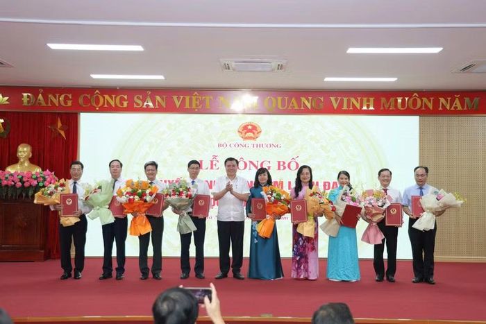 Lãnh đạo Bộ Công Thương trao Quyết định bổ nhiệm Phó Hiệu trưởng các trường Đại học