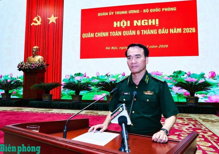 Trung tướng Vũ Trung Kiên, Ủy viên Ban Chấp hành Trung ương Đảng, Ủy viên Quân ủy Trung ương, Tư lệnh Bộ đội Biên phòng phát biểu tại hội nghị. Ảnh: Dân Chủ