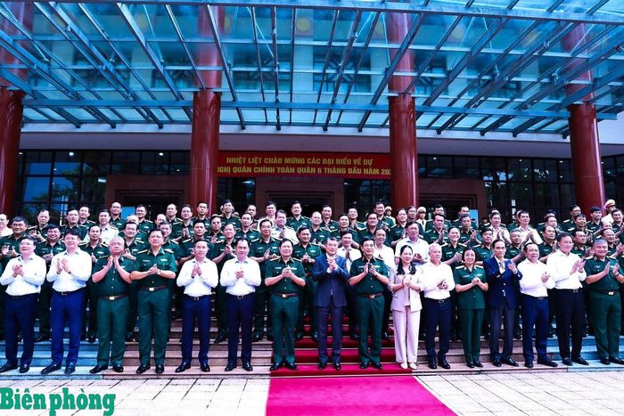 Thủ tướng Chính phủ Lê Minh Hưng, lãnh đạo Bộ Quốc phòng và các đại biểu dự hội nghị. Ảnh: Dân Chủ
