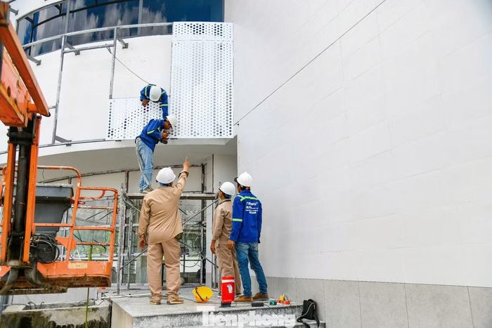 Ông Nguyễn Văn Bảo, Phó Giám đốc Công ty Trung Nam An Triều cho biết: "Ngay sau khi tái khởi động, chúng tôi đã rà soát toàn bộ công trình, kiểm tra hiện trạng, đánh giá kỹ thuật, bảo dưỡng thiết bị và xử lý các nội dung cần thiết nhằm bảo đảm chất lượng, an toàn trước khi đưa vào vận hành".